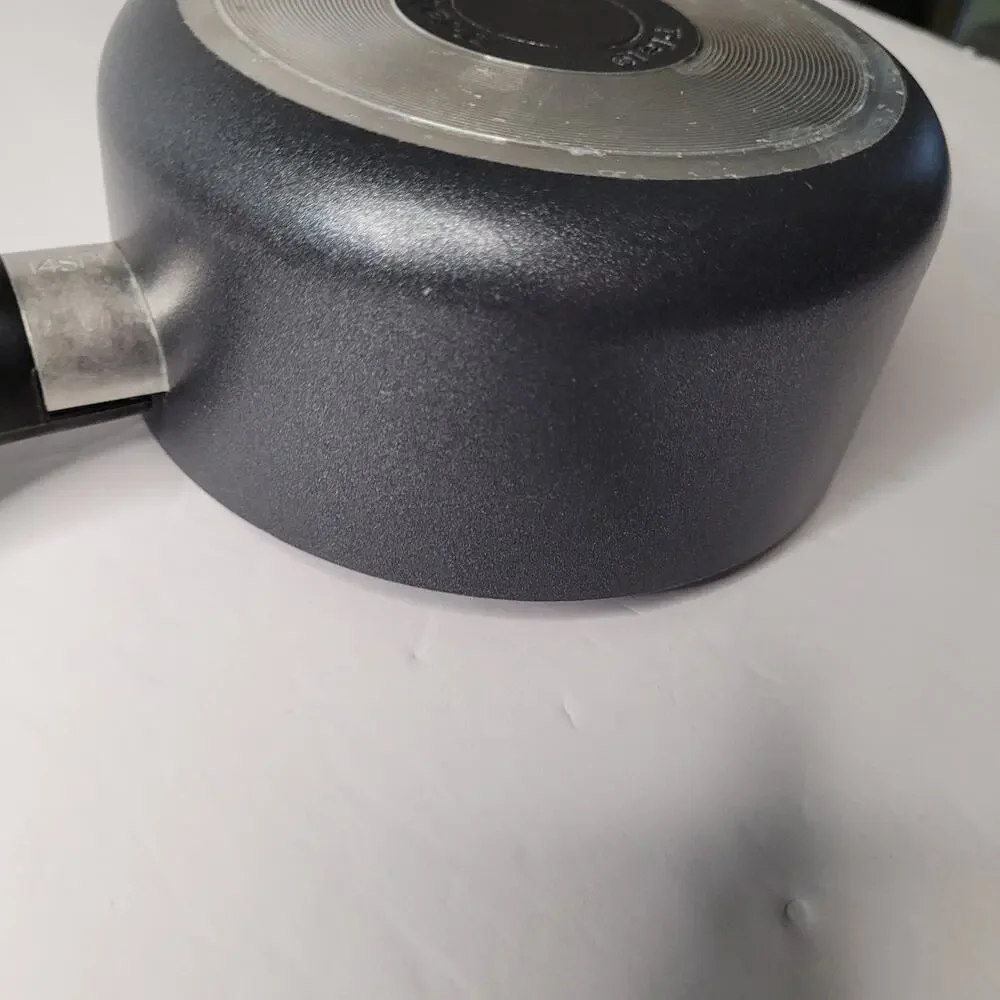 Fantastic 1 Quart Black Pot - Like New Condition!